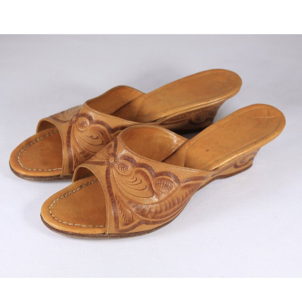 Vintage 1950s tooled leather wedge sandals 25.5 cm, Elia floral hand embossed